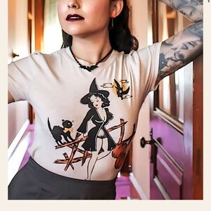 Mischief Made Vintage Halloween Graphic Tee Medium